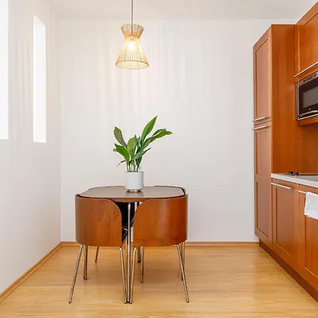 Matteo - Modern With Free Parking Pressburg