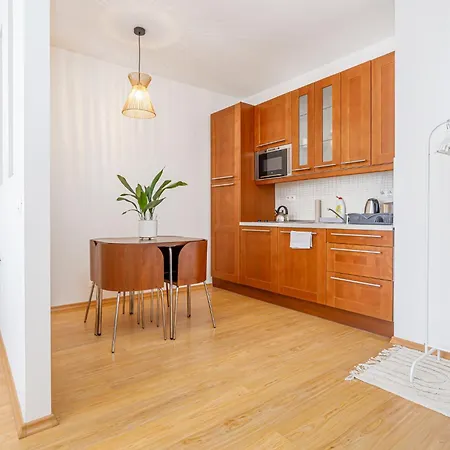 Matteo - Modern With Free Parking Apartment Pressburg