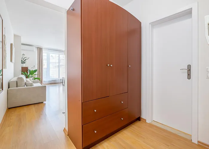 Matteo - Modern With Free Parking Apartmán