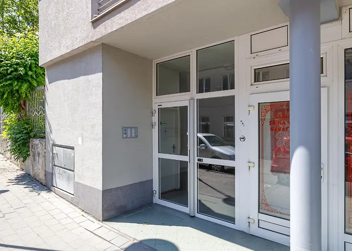 Matteo - Modern With Free Parking * Bratislava