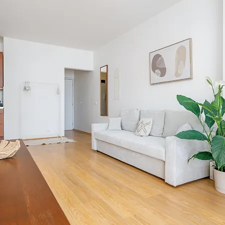 Matteo - Modern With Free Parking