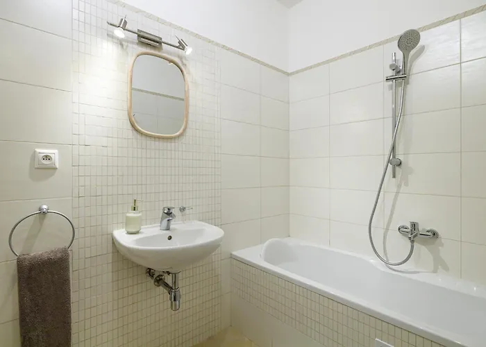 Matteo - Modern With Free Parking