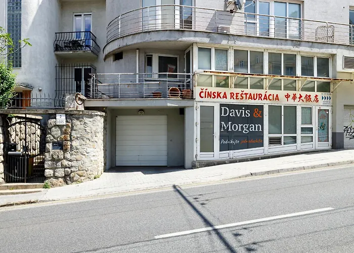 Matteo - Modern With Free Parking *